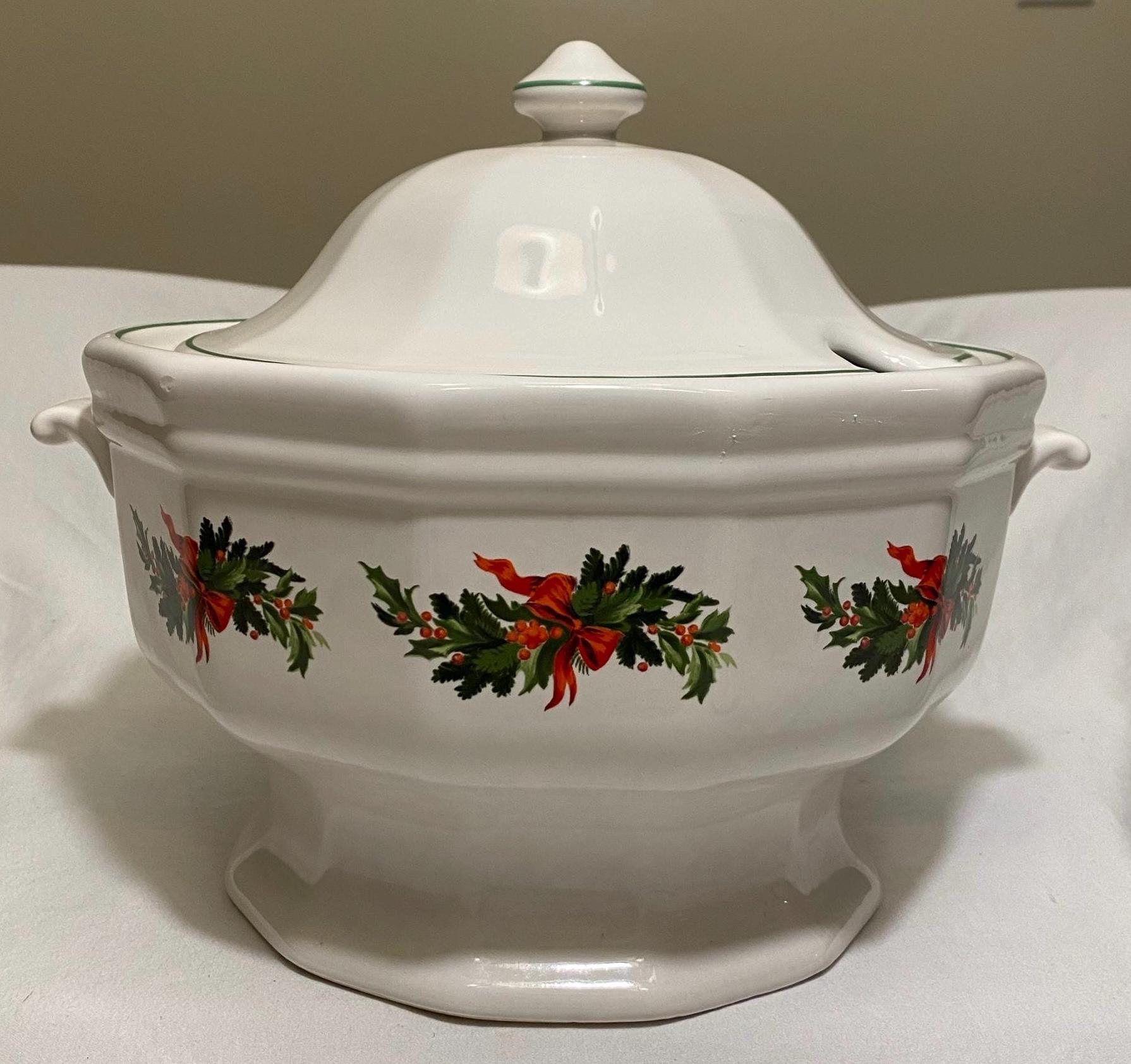 Belle Soufleuir Soufleuir 3点セット Pfaltzgraff Stoneware Heritage Christmas 3 1/2qt Soup Tureen With