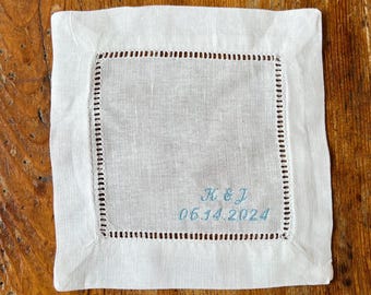 Benutzerdefinierte Hochzeit Datum gestickte Cocktail Servietten | Gastgeschenke | Hochzeitsgeschenke | Einweihungsparty Geschenke