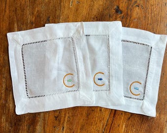 魚のイニシャル刺繍入りカスタムカクテルナプキン｜ホステスギフト｜結婚祝い｜新築祝い