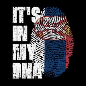 Puede incluir: Diseño gráfico negro con una huella dactilar con los colores de la bandera serbia. El texto blanco "IT'S IN MY DNA" está impreso verticalmente en el lado izquierdo de la imagen.