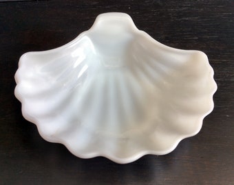 Vintage Milk Glass Shell Shaped Candy Bowl, Dish or Ashtray, Clam Shell, Milk White Candy Dish, Scallop Shell Bowl, Trinket Bowl, Nautical