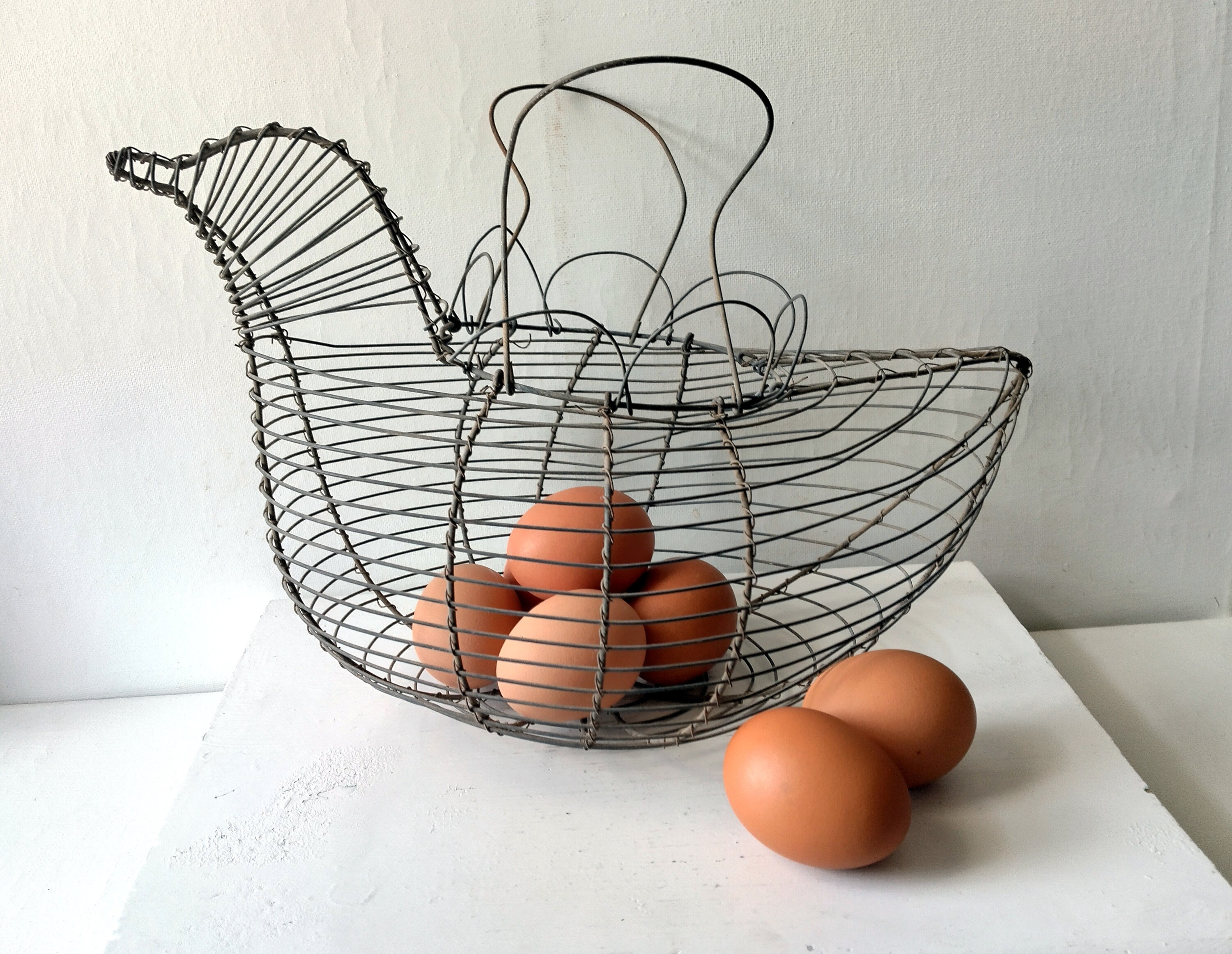 Vintage Metal Wire Farmhouse Chicken Egg Basket W/ Handles + Wooden Eggs