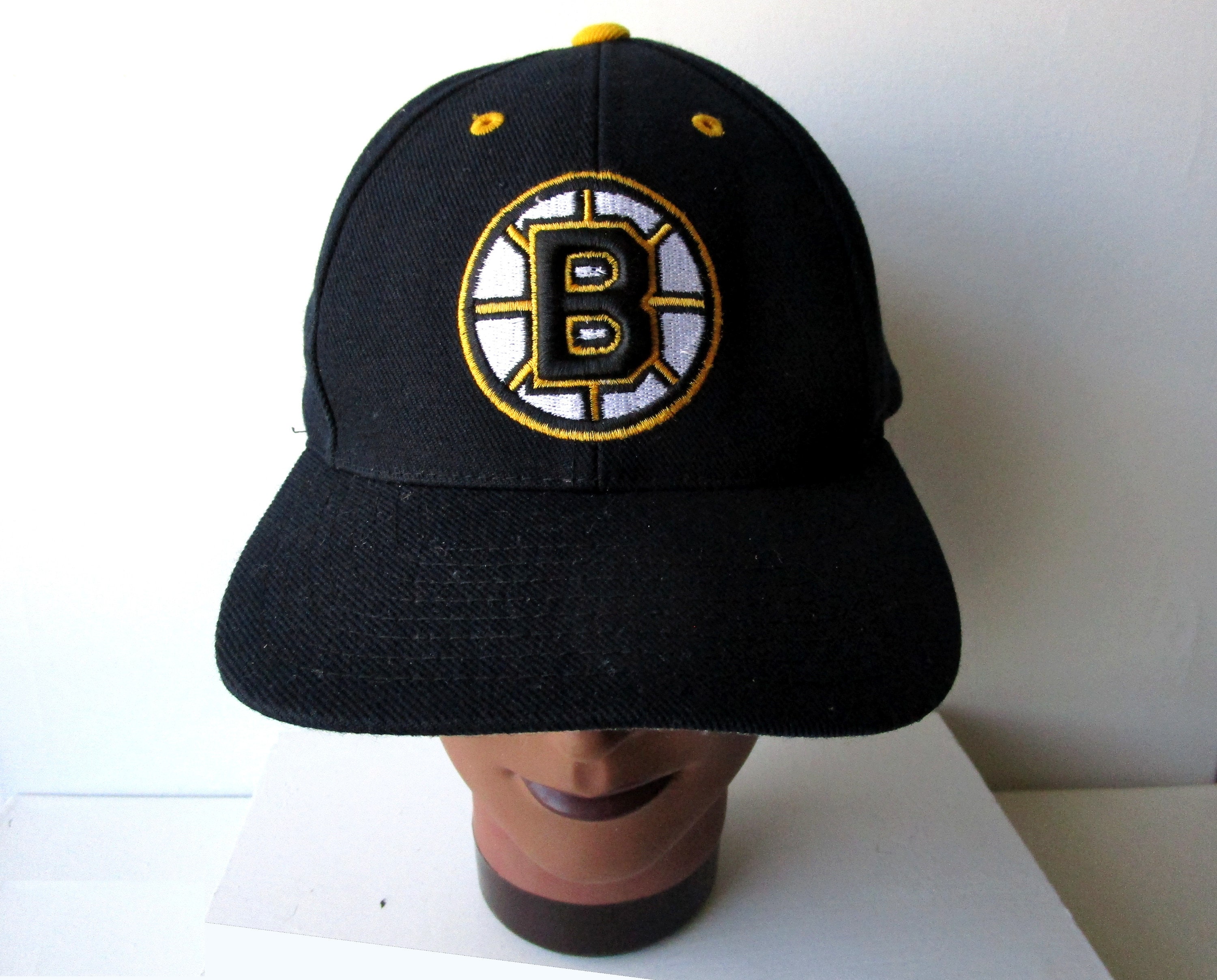 NHL Boston Bruins Vintage Fitted Hat, Men's, Medium/Large, Black