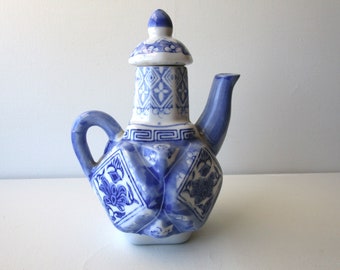 Vintage Blue and White Geometric Teapot with Lid - Chinese Ceramic Porcelain, Cute Ornamental Collectible Tea Pot, Geometric Design, Details