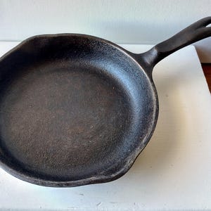 Vintage Cast Iron Pan with Handle 8 Inch Skillet, Cast Iron Cookware, Seasoned & Ready to Use, Camping Pan, Wagner&#39;s 1891 Brand