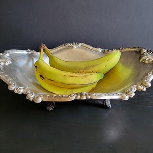 Sheridan Silver Vintage Silverplate Oval Fruit Bowl, Tray or Dish,  with 4 Feet, Elegant Serving Bowl, Table Centerpiece, Wedding Service