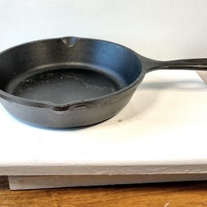 Vintage Cast Iron Pan with Handle 7.5 Inch Skillet, Cast Iron Cookware, Seasoned & Ready to Use, Gift for Chef, Camping Pan, Lodge Brand