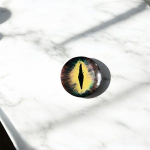 Dragon Eyes Cabochon, Doll Eyes image Glass dome, Eyeball Cameo, Glass Cabochon, one single cabochon