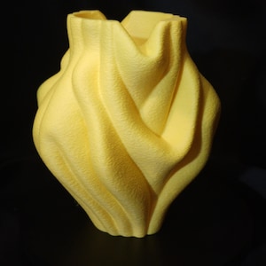 Jarrón artístico: Textura de pliegues fluidos - Decoración en tonos pastel suaves