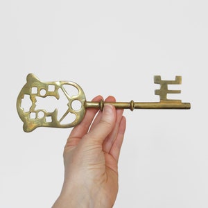 Vintage Solid Brass Decorative Skeleton Key Paperweight