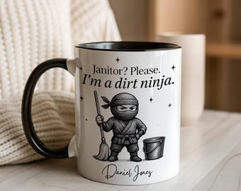 Personalisierte lustige Wächter Dirt Ninja Kaffeetasse, Custom School Hausmeister Wertschätzung Geschenk, Wartungspersonal, 11 und 15 Unze