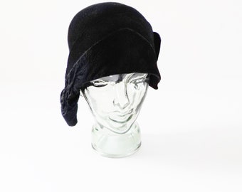 1920s Antique Ladies Black Felt Cloche Hat Vintage