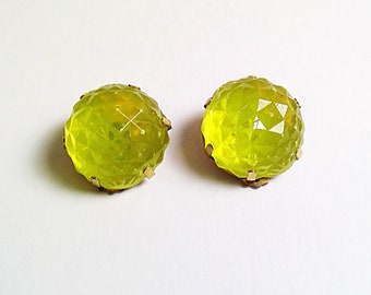 Mid Century Vintage Chartreuse Yellow Faceted Plastic Round Domed Clip On Earrings