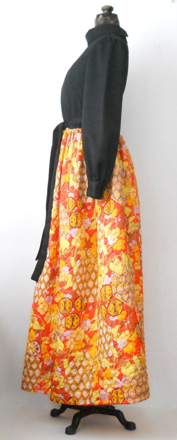 Vintage Iconic Hostess Gown 1970s Quilted Bold Or… - image 4
