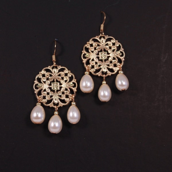 Winter's Court Medieval Tudor Renaissance Earrings, Pearl, Tudor jewelry