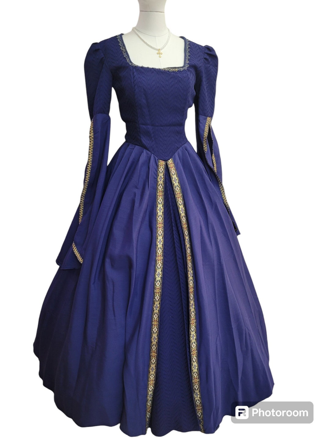 bust-37-5-sapphire-blue-tudor-anne-boleyn-dress-gown-medieval