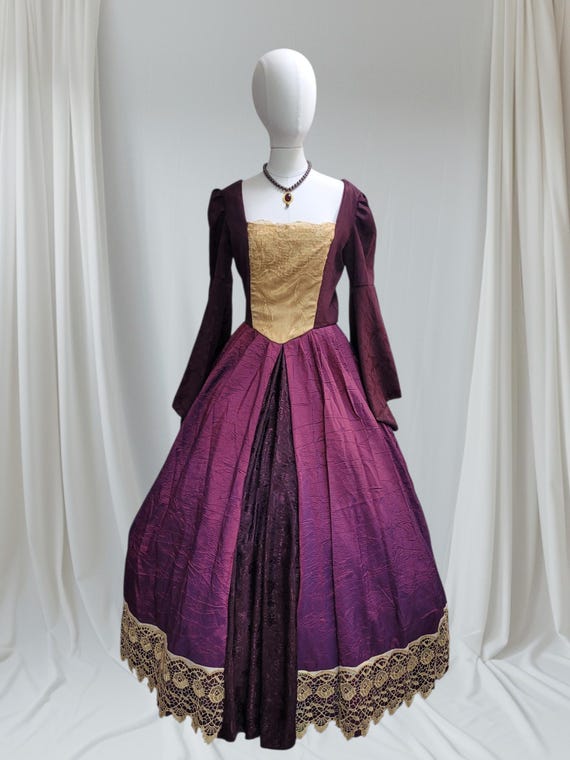 the tudors anne boleyn purple dress My favorite Tudor costumes (20/37): Anne Boleyn's sheer purple dress in The Tudors (2008) @catherinesboleyn on Tumblr