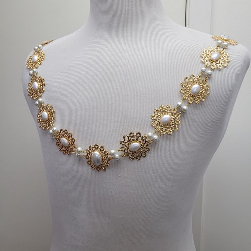 Chaîne de bureau Tudor pour homme, perles blanches et or, cravates, collier avec livrée, bijoux fantaisie Renaissance, chaîne de station