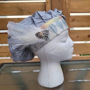 Blau und Gold bestickte Muffinmütze, Tudor Renaissance Faire Kostüm Hut, mittelalterliches Caul, Prinz Elizabethan Hut, LARP keltisches SCA-Kostüm