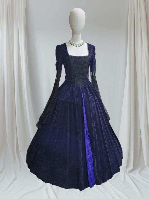 Bust 37" Dark Blue Tudor Anne Boleyn Dress, Gown, Medieval Costume, Regina OUAT Evil Queen Costume, the Tudors 20 - Etsy Bust 37" Dark Blue Tudor Anne Boleyn Dress, Gown, Medieval Costume, Regina OUAT Evil Queen Costume, the Tudors 20 - Etsy