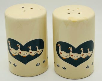 Country Goose Salt & Pepper Shakers 1980s Retro Ceramic Kitsch Farmhouse Vintage