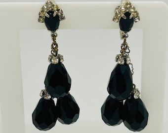 Pendientes colgantes negros facetados en forma de lágrima con diamantes de imitación, estilo araña y efecto vintage.