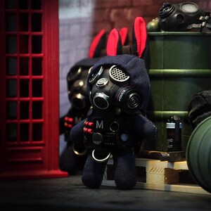 Militärkaninchen Steampunk Gasmaske Version Puppenrucksack Anhänger
