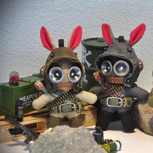 Ursprüngliche Persönlichkeit kreative militärische Serie Kaninchen Puppe Steampunk-Stil funktionale Tasche Anhänger