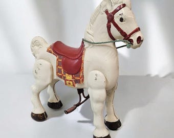 Cavalo de brinquedo Bronco de metal com pedais, fabricado na Inglaterra pela Mobo Steel Metal Metal Bronco dos anos 1950. Raro, da Sail & Co., Inglaterra.