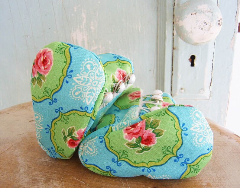 Baby Booties PDF sewing pattern for DIY baby shoes Sewing Pattern Button Boots DIY Baby Shoes. Baby Boots sewing pattern