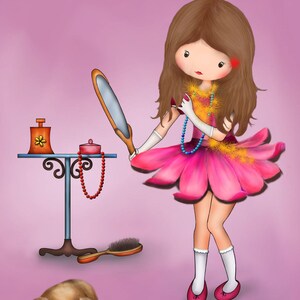 Puede incluir: Una ni&ntilde;a joven con cabello largo y casta&ntilde;o se est&aacute; preparando. Lleva un vestido rosa con un dise&ntilde;o de flores y un collar. Est&aacute; mirando en un espejo y sosteniendo un cepillo. Hay una mesa con una botella de perfume, una caja peque&ntilde;a y una cadena de cuentas.