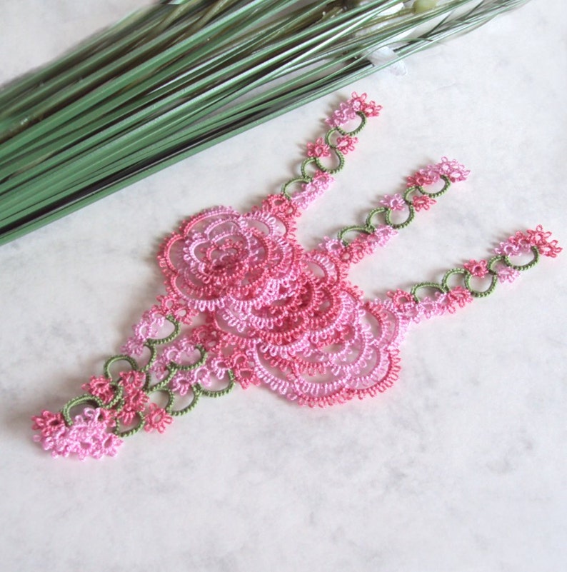 Set of Three English Rose Bookmarks in Tatting, Summer Wedding Favours Rosa Version 1 image 2