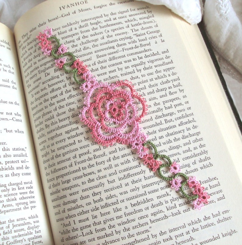 Set of Three English Rose Bookmarks in Tatting, Summer Wedding Favours Rosa Version 1 image 3