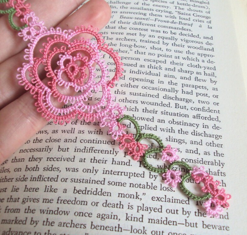 Set of Three English Rose Bookmarks in Tatting, Summer Wedding Favours Rosa Version 1 image 5