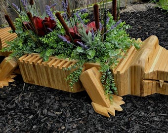 Cedar Wood Alligator Planter Lawn Art 76&quot; Long