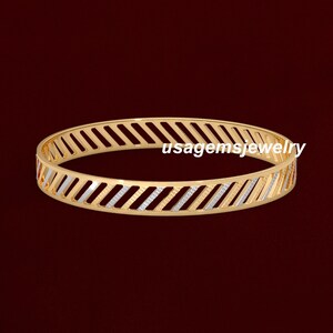 Elegant 22k Gold Bangle with Sleek Geometric Design – 69mm Length, 8mm Width, 24.68g