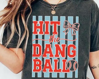Camiseta de béisbol Hit The Dang Ball Comfort Colors®, moderna camiseta retro para el día del juego