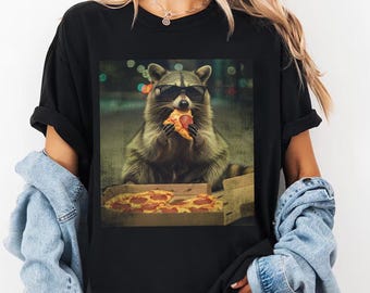 Funny Raccoon Eating Pizza Shirt, Animal Meme Graphic Tee, Cute Raccoon T-Shirt, Funny Gift for Men and Women