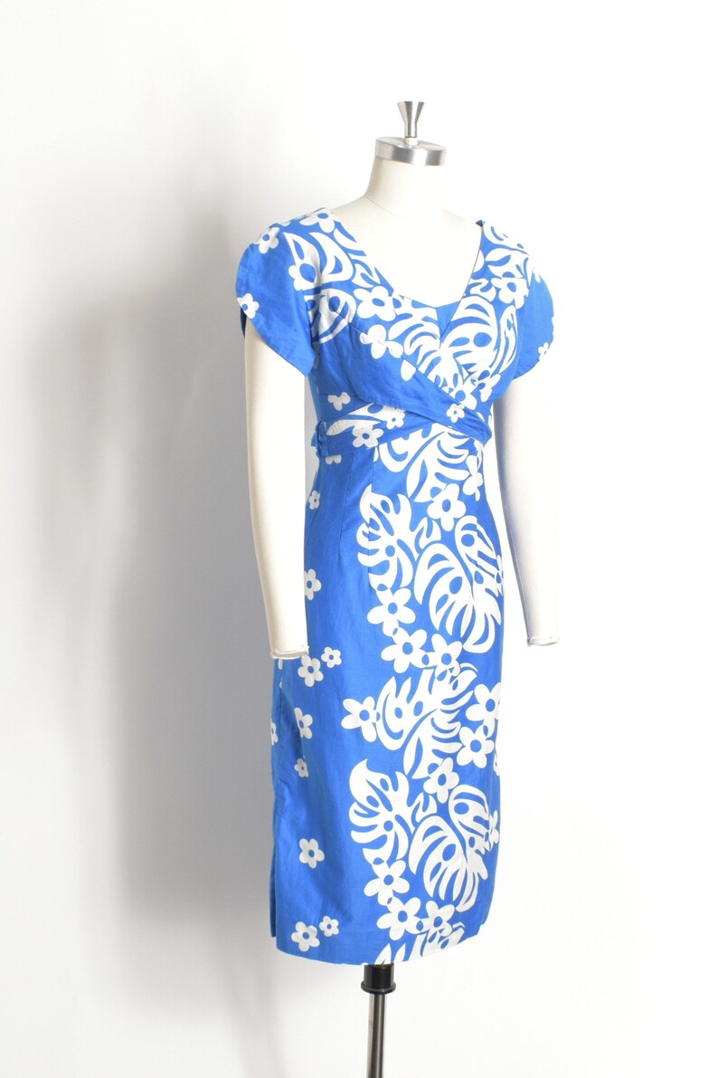 Vintage 1960s Dress / 60s Hawaiian Floral Wrap Dress / Blue White XS extra small image 4