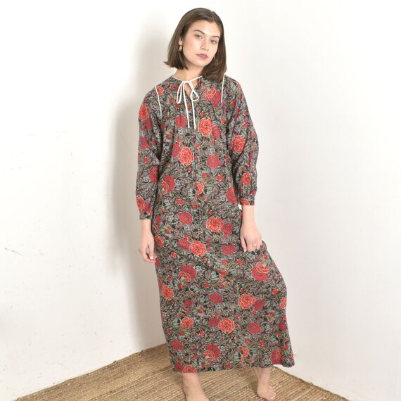 Vintage 1970s Dress / 70s Floral Print Cotton Loun