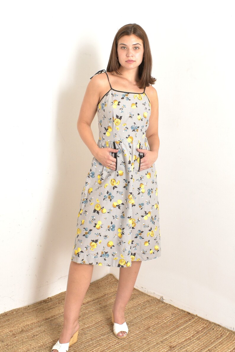 Vintage 1950s Dress / 50s Novelty Lemon Print Cotton Sundress / Gray Yellow medium M image 4