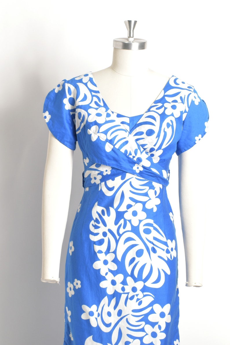 Vintage 1960s Dress / 60s Hawaiian Floral Wrap Dress / Blue White XS extra small image 3