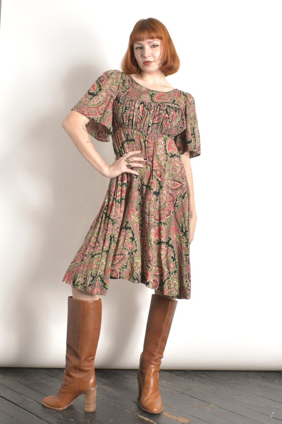 Vintage 1970s Dress / 70s Paisley Print Flutter S… - image 2