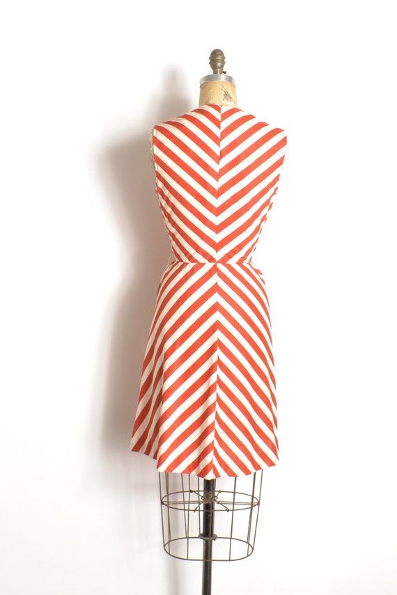 Vintage 1960s Dress / 60s Chevron Striped Mini Dr… - image 6