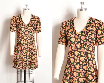 Vintage 1970s Dress / 70s Floral Print Mini Dress / Black Pink Green ( S M )