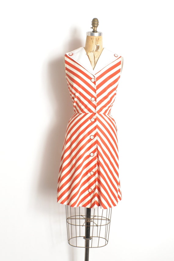 Vintage 1960s Dress / 60s Chevron Striped Mini Dr… - image 2
