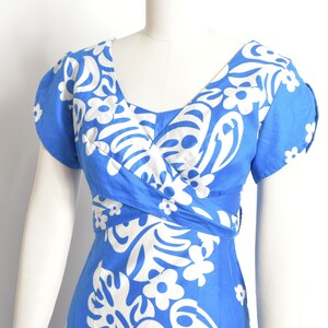 Vintage 1960s Dress / 60s Hawaiian Floral Wrap Dress / Blue White XS extra small image 5