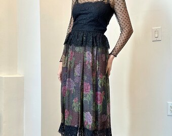 Vestido vintage dos anos 80 / Vestido floral e de renda metálico dos anos 80 / Preto e rosa (XS)