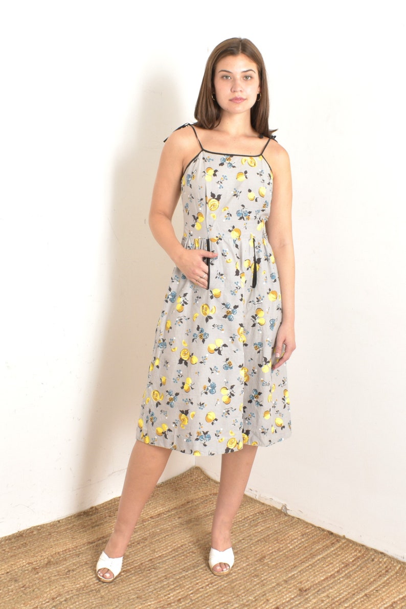 Vintage 1950s Dress / 50s Novelty Lemon Print Cotton Sundress / Gray Yellow medium M image 2