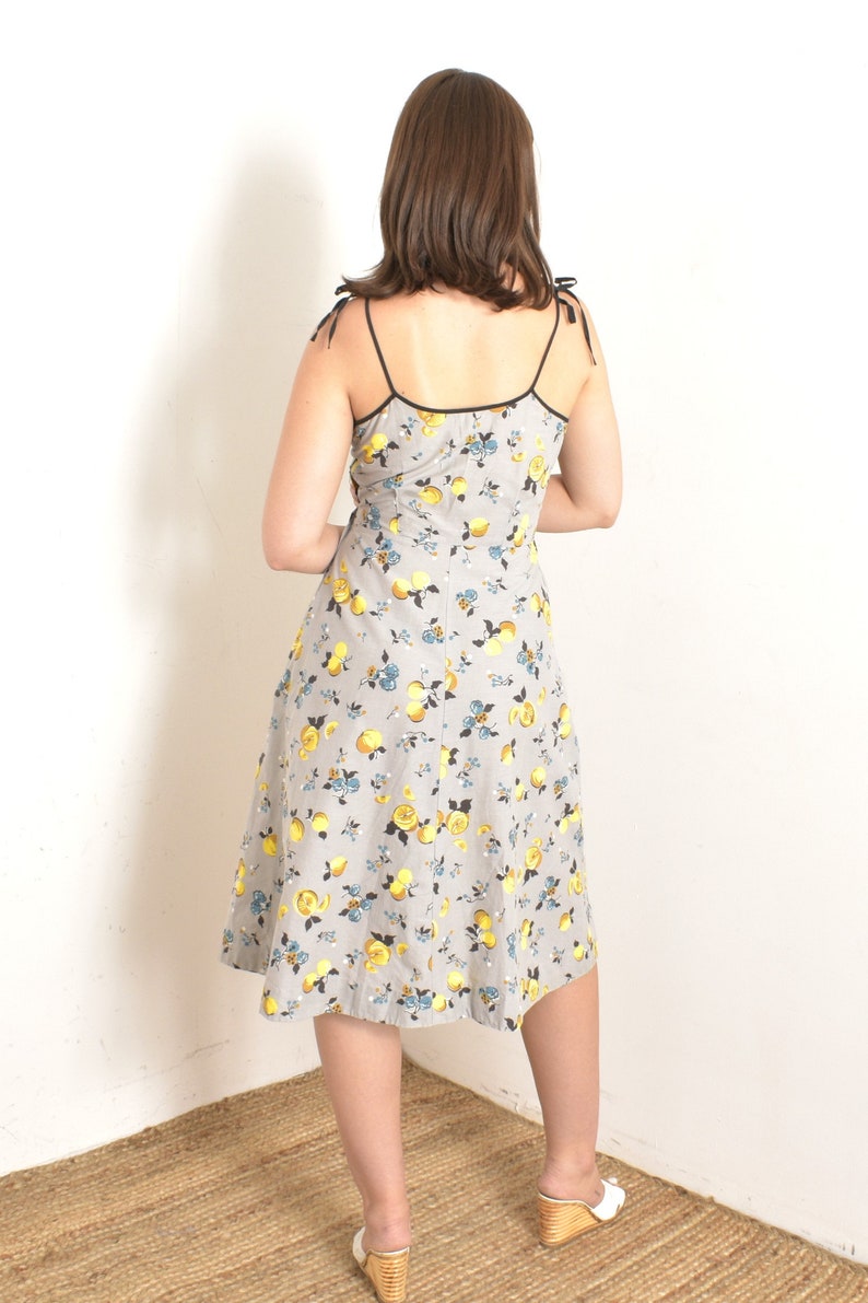 Vintage 1950s Dress / 50s Novelty Lemon Print Cotton Sundress / Gray Yellow medium M image 6